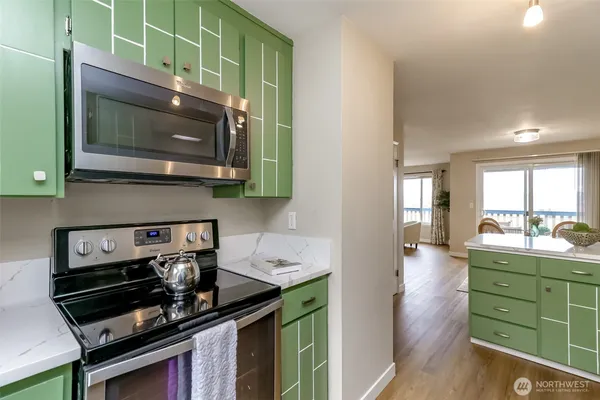 $329,950 | 112 19th Avenue Southeast, Unit 3, Puyallup, WA 98372