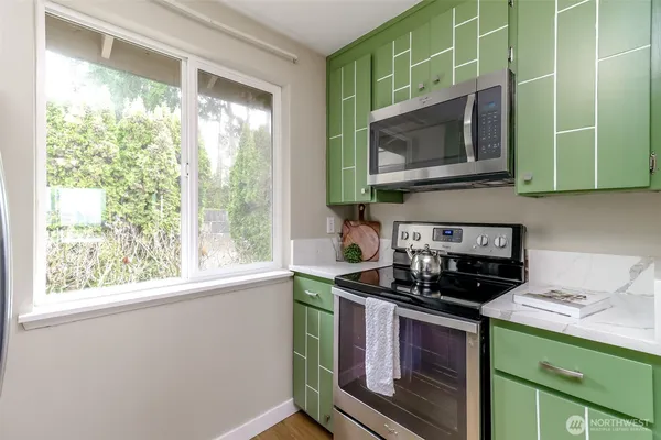 $329,950 | 112 19th Avenue Southeast, Unit 3, Puyallup, WA 98372