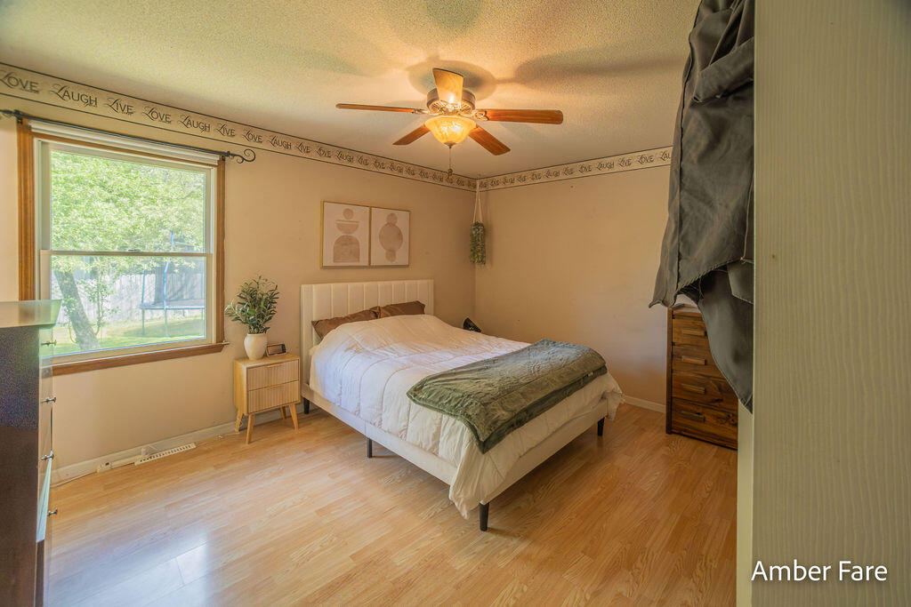 1508 Hendrick Road Muskegon, MI 49441 - Photo 21 of 42 Main Bedroom