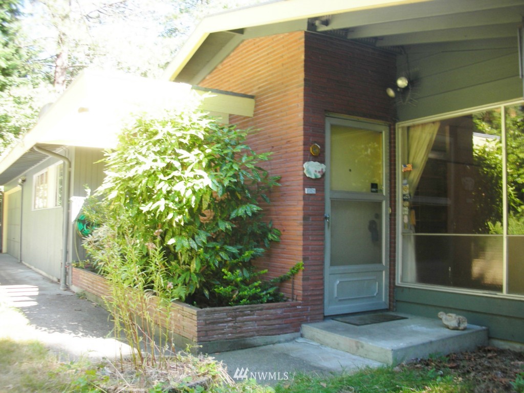 16844 Sylvester Road Southwest Normandy Park, WA 98166 - Photo 1 of 15 Gallery Image 1