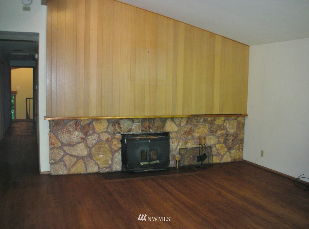 16844 Sylvester Road Southwest Normandy Park, WA 98166 - Photo 2 of 15 Gallery Image 2