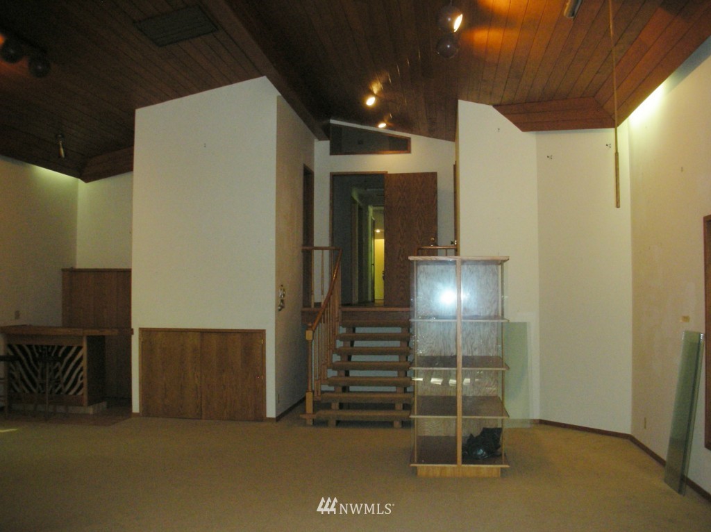 16844 Sylvester Road Southwest Normandy Park, WA 98166 - Photo 6 of 15 Gallery Image 6
