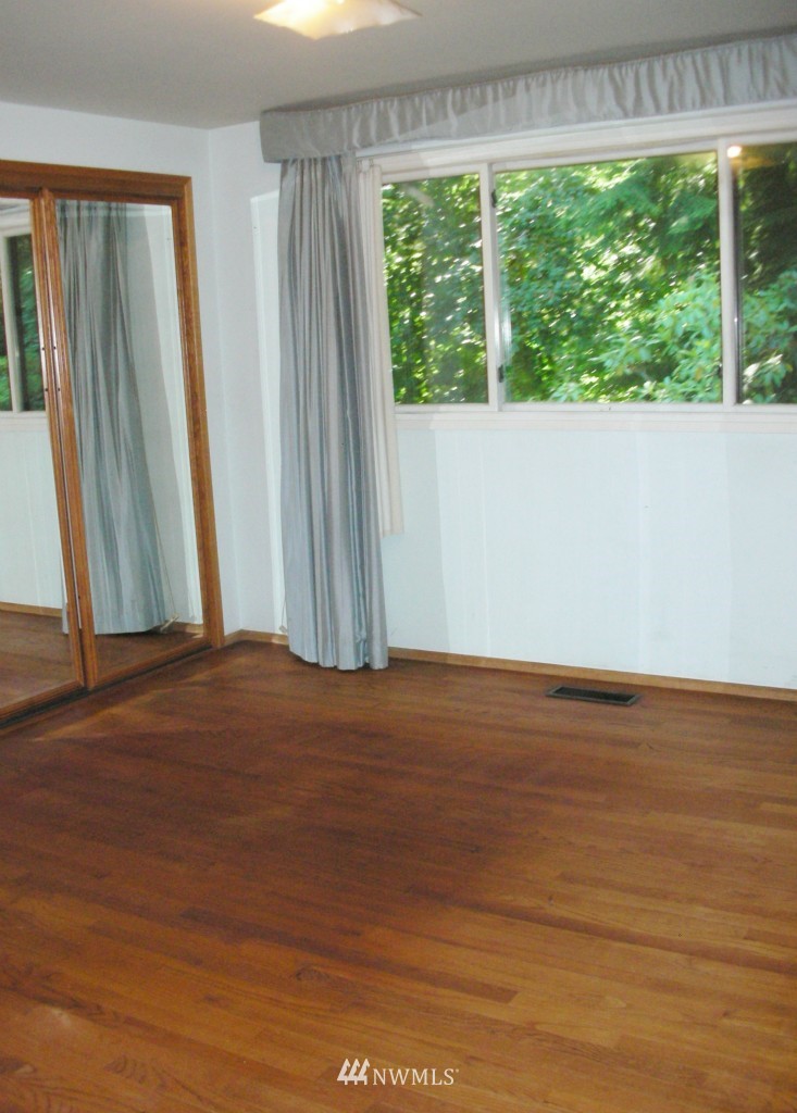 16844 Sylvester Road Southwest Normandy Park, WA 98166 - Photo 7 of 15 Gallery Image 7