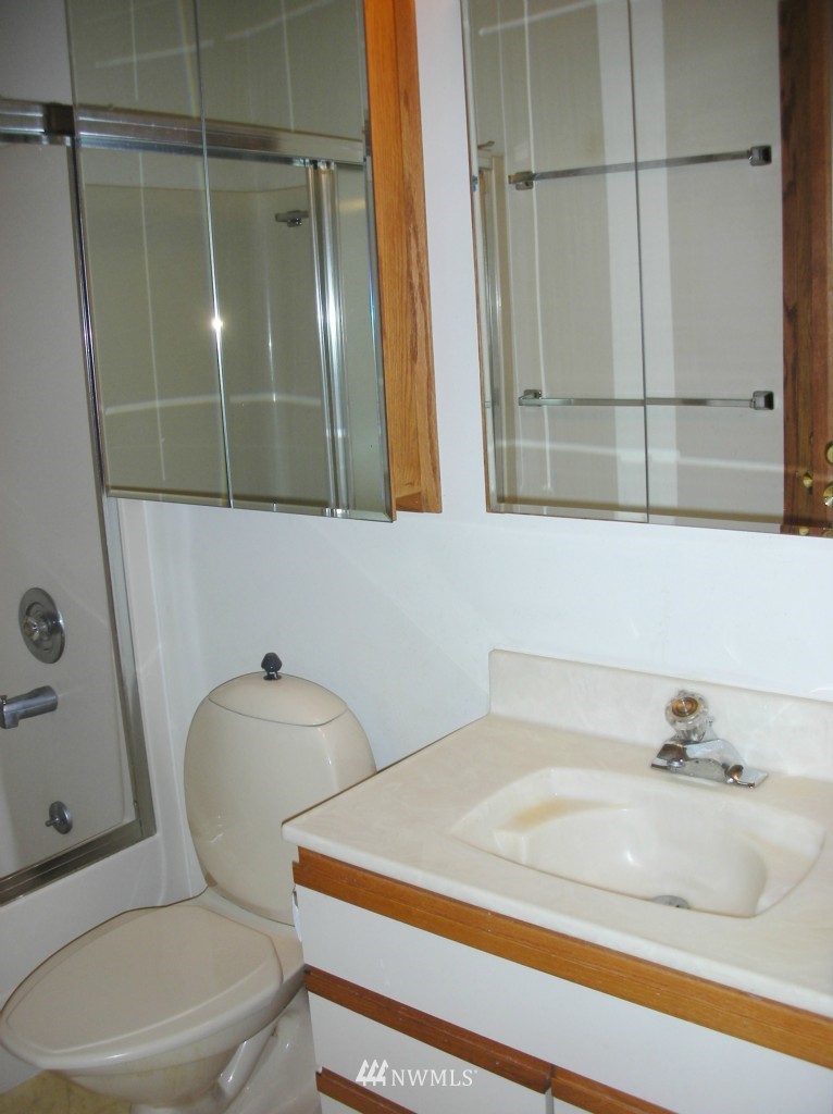16844 Sylvester Road Southwest Normandy Park, WA 98166 - Photo 8 of 15 Gallery Image 8