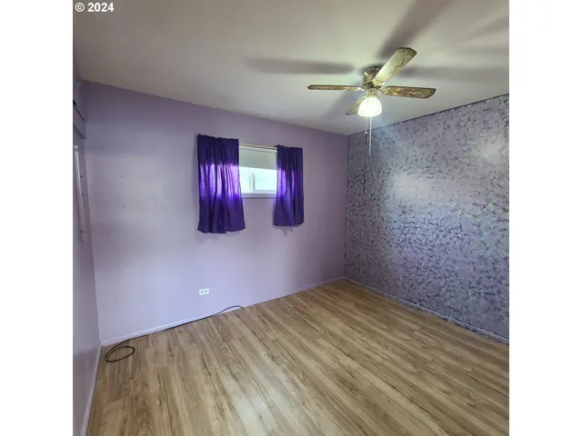 a view of empty room with window