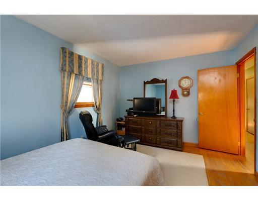 415 River Road Topsham, ME 04086 - Photo 5 of 13 Bedroom.