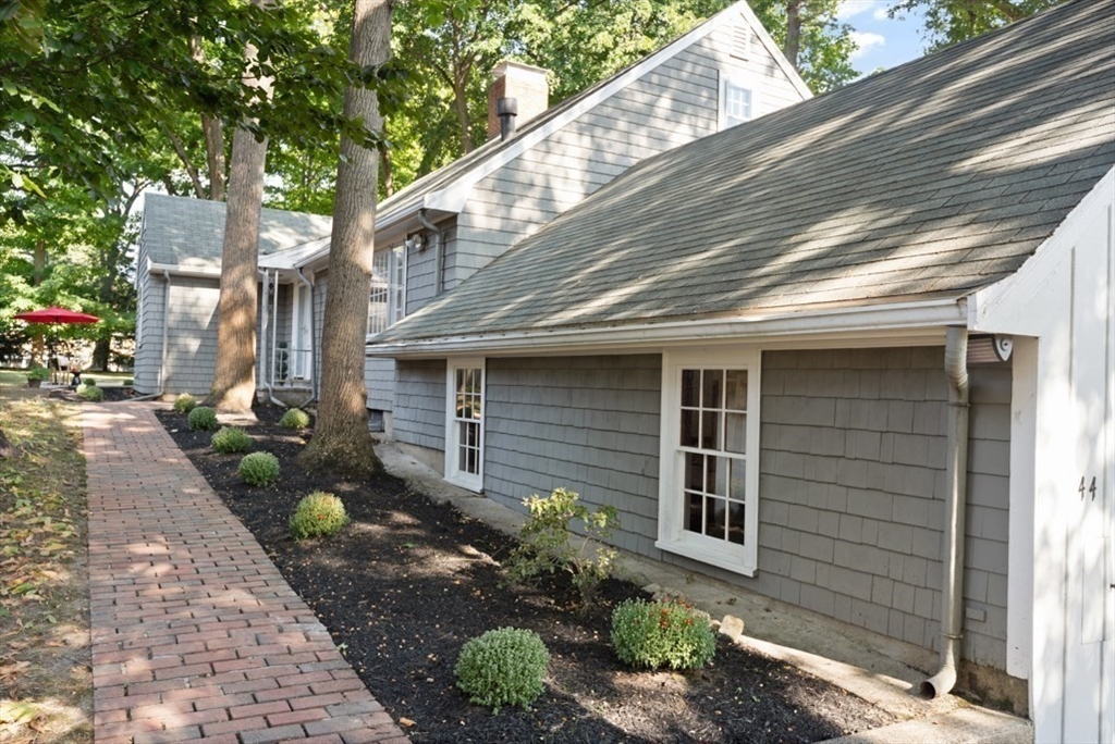 44 Longview Road Reading, MA 01867 - Photo 3 of 41 Gallery Image 3