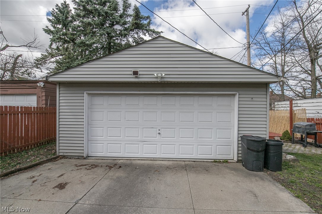 3694 Normandy Road Cleveland, OH 44120 - Photo 4 of 34