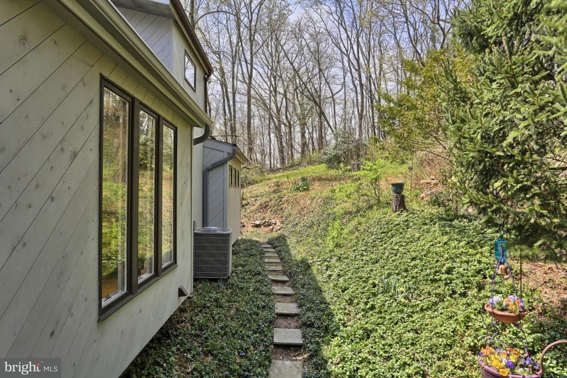 713 Hillaire Road Lancaster, PA 17601 - Photo 9 of 36 Gallery Image 9