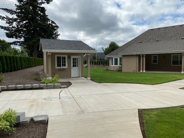 19763 Parrish Road Oregon City, OR 97045 - Photo 25 of 28 a front view of house with yard and green space