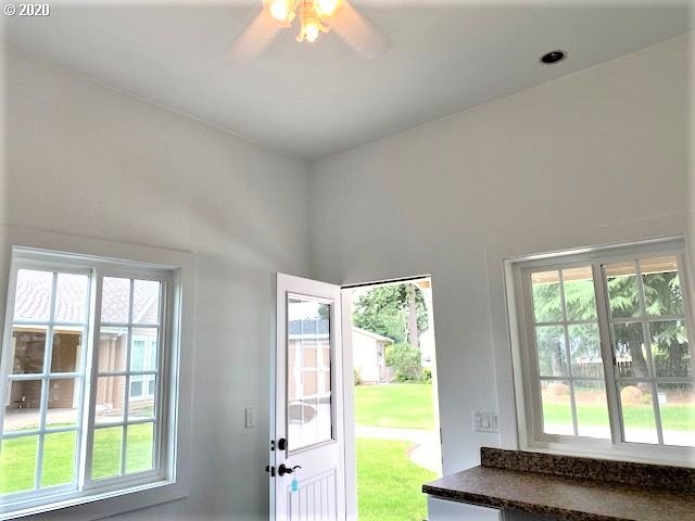 19763 Parrish Road Oregon City, OR 97045 - Photo 26 of 28 a view of room with front door