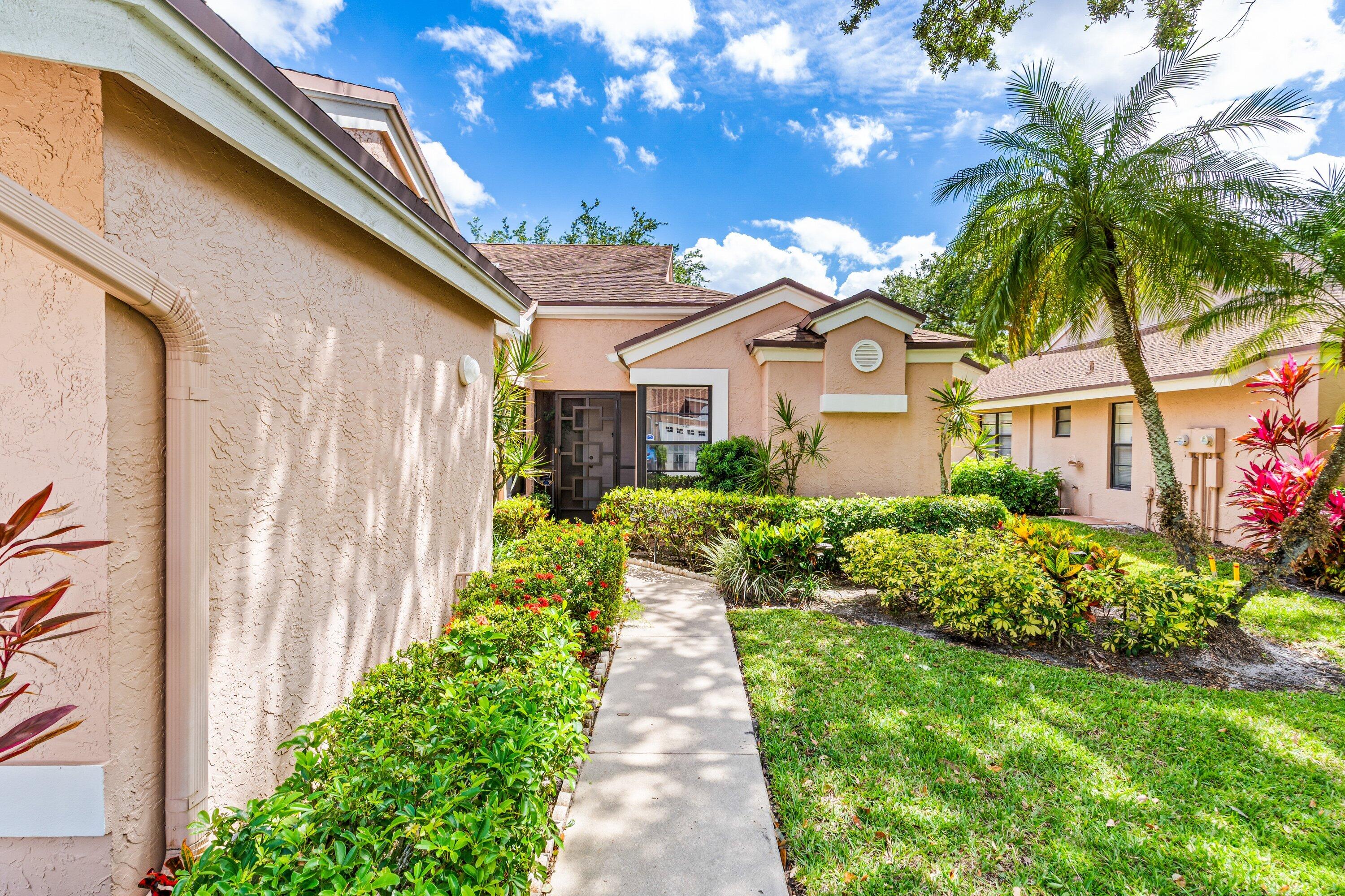 8356 Sunmeadow Lane Boca Raton, FL 33496 - Photo 3 of 34 004-8356SunmeadowLane-BocaRaton-FL-33496