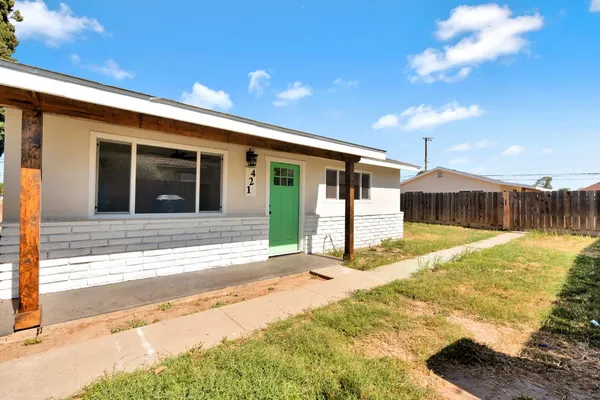 $335,000 | 421 East 11th Street, Hanford, CA 93230