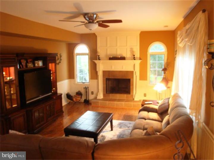 1 Amberfield Road Robbinsville, NJ 08691 - Photo 2 of 6