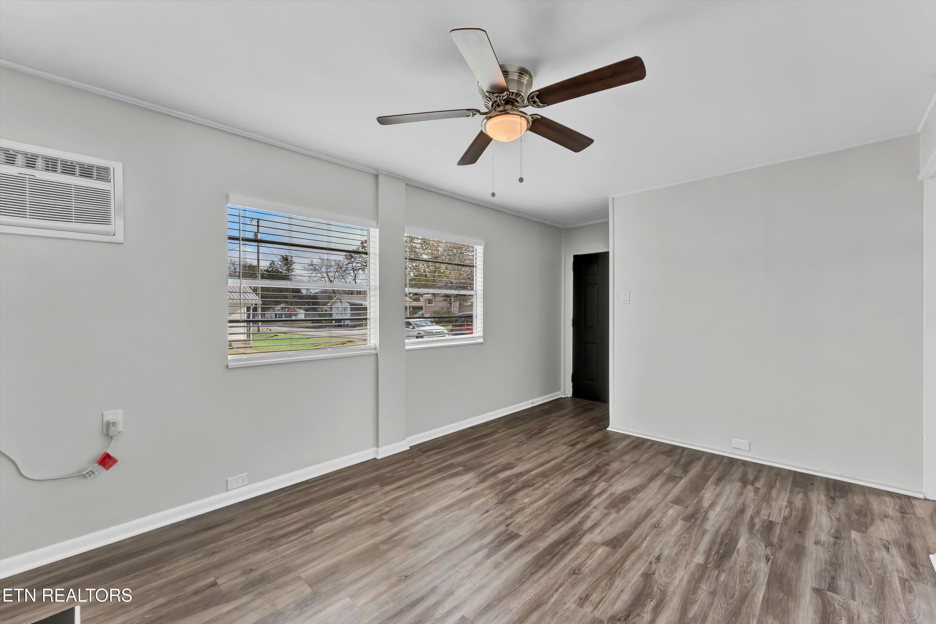 04-217 W Fairview Rd-4