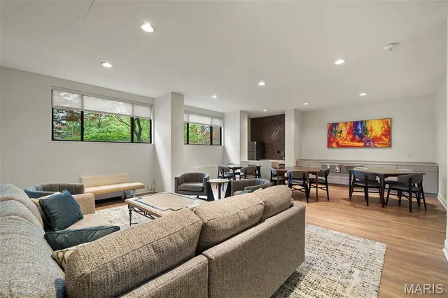 $229,000 | 4466 West Pine Boulevard, Unit 2E, St. Louis, MO 63108