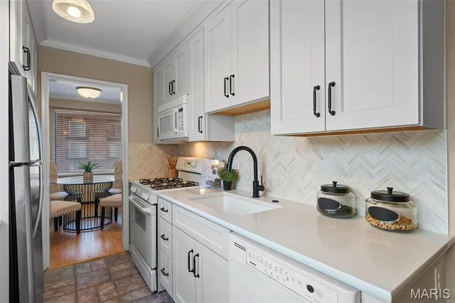 $229,000 | 4466 West Pine Boulevard, Unit 2E, St. Louis, MO 63108