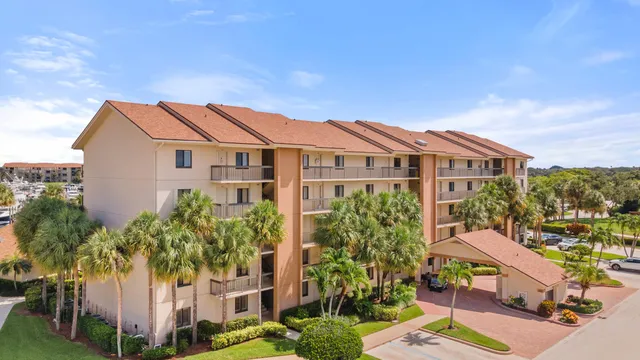 $5,200 | 1601 Marina Isle Way, Unit 202, Jupiter, FL 33477