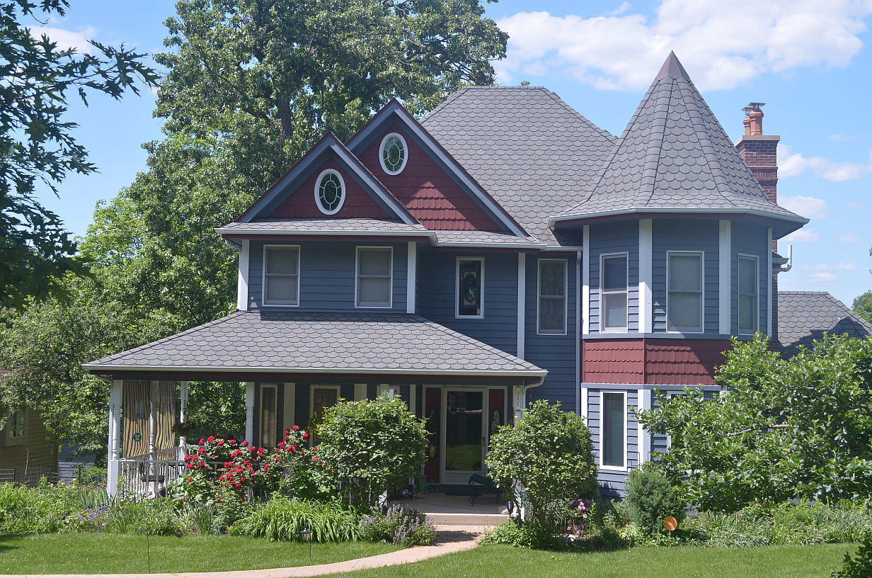 1 Genesee Court Bolingbrook, IL 60440 - Photo 1 of 29 a front view of a house with garden