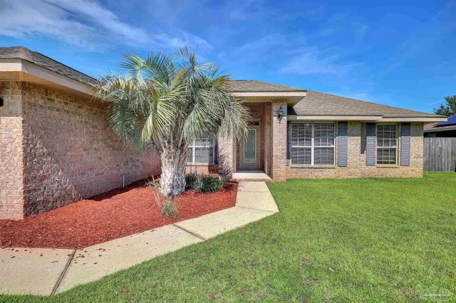 a view of a house with a yard
