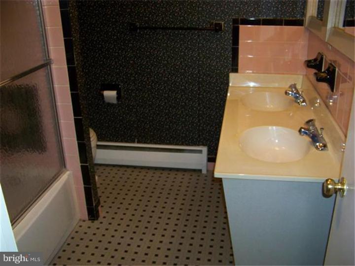 165 Mansion Road Newtown Square, PA 19073 - Photo 12 of 16 Bathroom