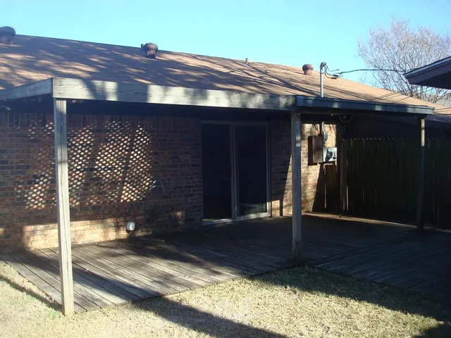 $1,500 | 615 East Renfro Street, Burleson, TX 76028