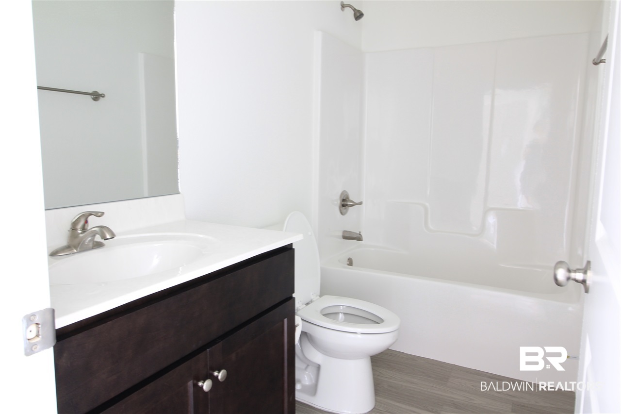 3860 Chesterfield Lane Foley, AL 36535 - Photo 6 of 13 Hall Bath