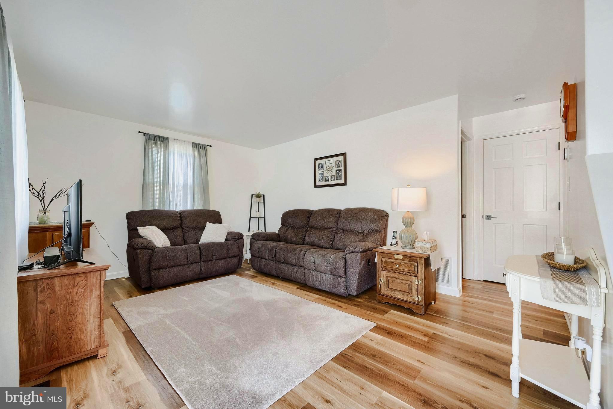 8103 Murray Point Road Baltimore, MD 21222 - Photo 4 of 31