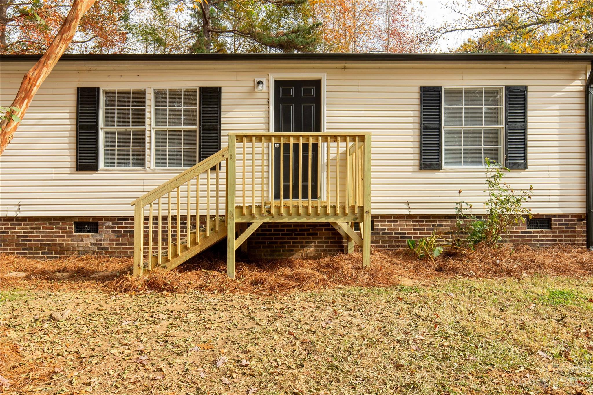 995 Longleaf Road York, SC 29745 - Photo 3 of 30 front view of a house with a yard