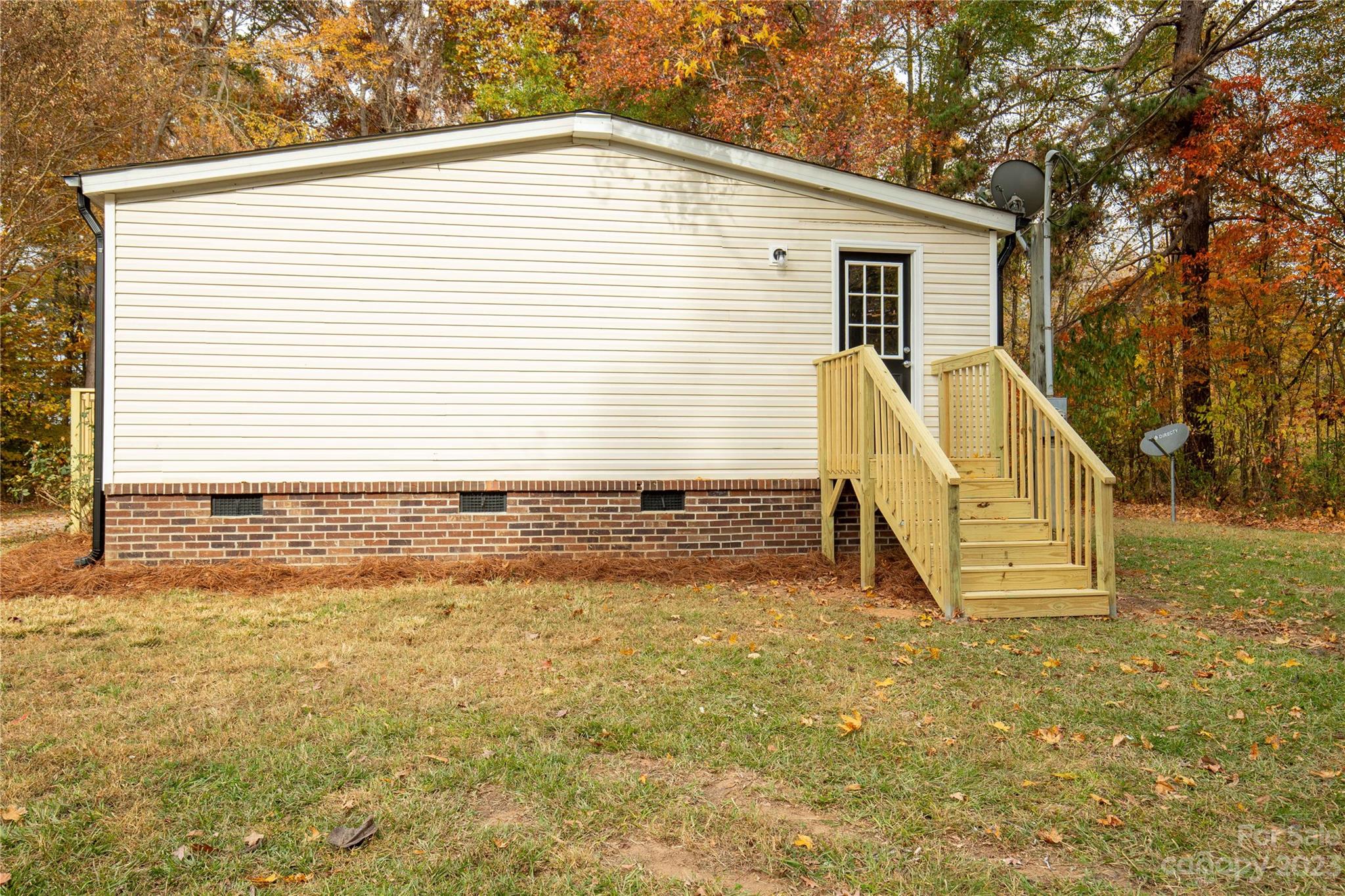 995 Longleaf Road York, SC 29745 - Photo 4 of 30 a view of a house with a yard