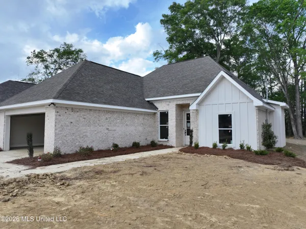 $302,640 | 196 Lake Harbor Road, Brandon, MS 39047