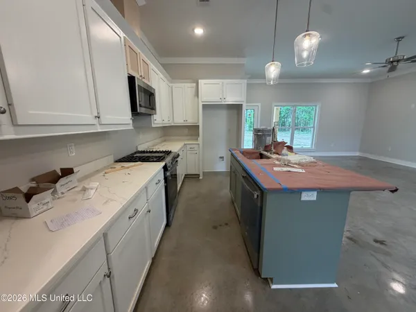 $302,640 | 196 Lake Harbor Road, Brandon, MS 39047