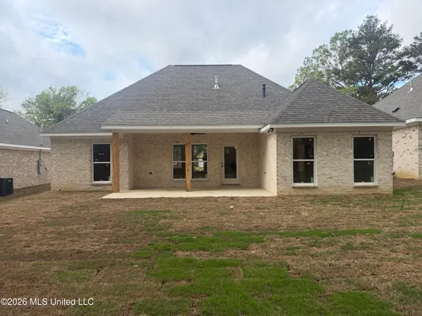 $302,640 | 196 Lake Harbor Road, Brandon, MS 39047