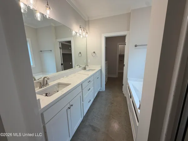 $302,640 | 196 Lake Harbor Road, Brandon, MS 39047