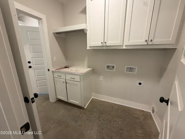 $302,640 | 196 Lake Harbor Road, Brandon, MS 39047