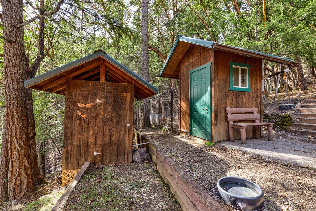 4766 Andrews Road Medford, OR 97501 - Photo 41 of 71 Chicken Coop and Tool Shed
