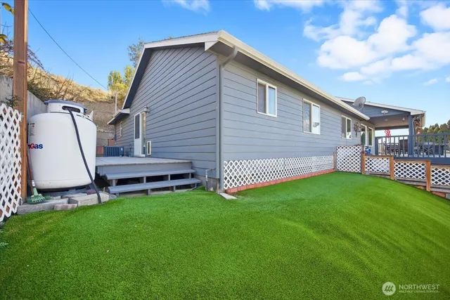 a view of a backyard with a small cabin