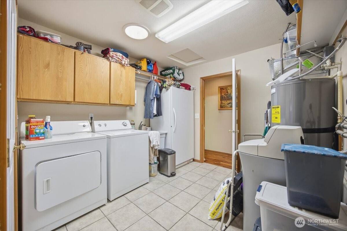 372 Harbor Boulevard Burbank, WA 99323 - Photo 23 of 31 a view of storage and utility room with washer and dryer