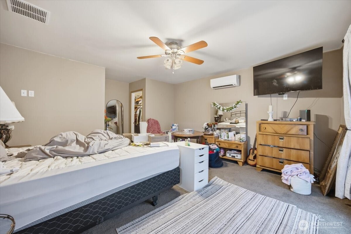 372 Harbor Boulevard Burbank, WA 99323 - Photo 24 of 31 a bedroom with a bed and a flat screen tv