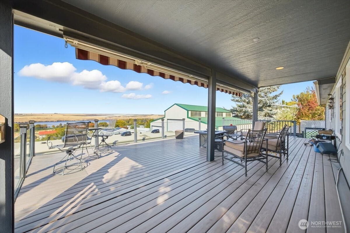 372 Harbor Boulevard Burbank, WA 99323 - Photo 6 of 31 a view of a swimming pool with a patio