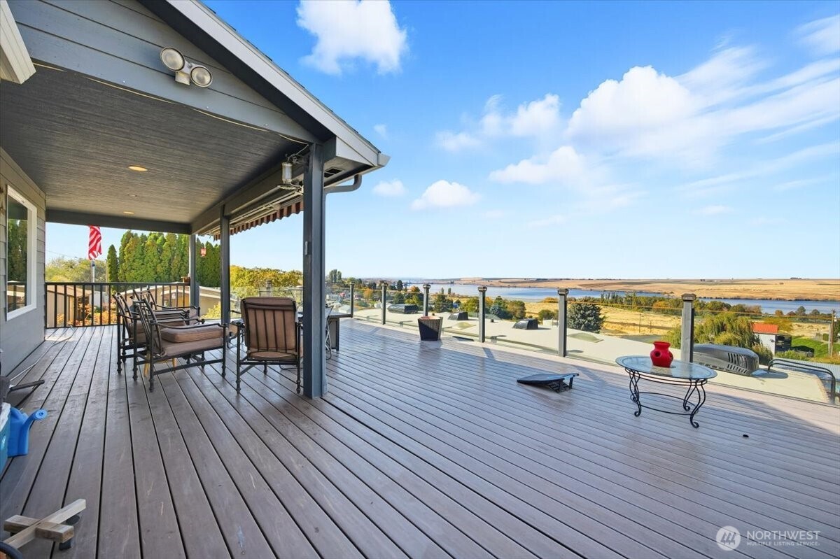 372 Harbor Boulevard Burbank, WA 99323 - Photo 7 of 31 a view of roof deck with patio