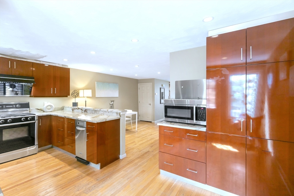 35 Merrymount Road, Unit 12 Quincy, MA 02169 - Photo 4 of 28 Gallery Image 4