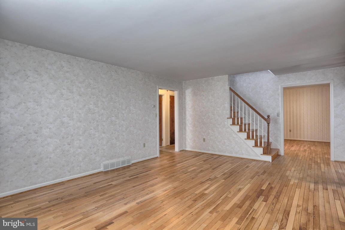 42 Center Square Road Leola, PA 17540 - Photo 3 of 36 Gallery Image 3