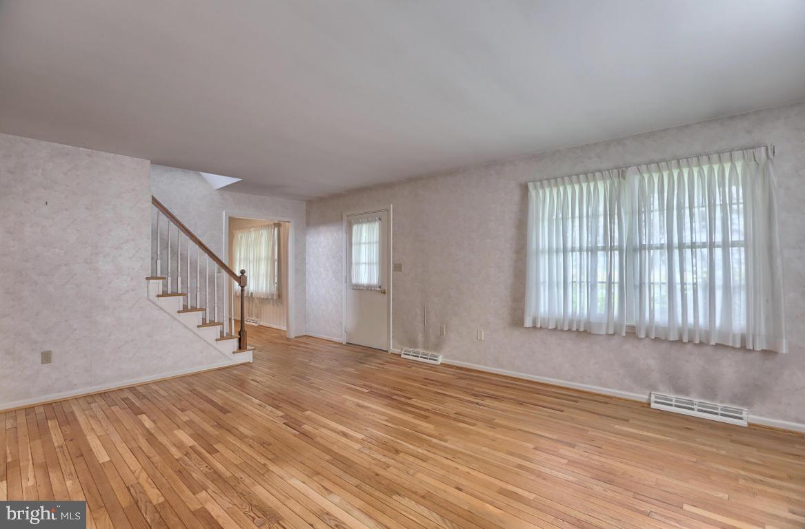 42 Center Square Road Leola, PA 17540 - Photo 4 of 36 Gallery Image 4