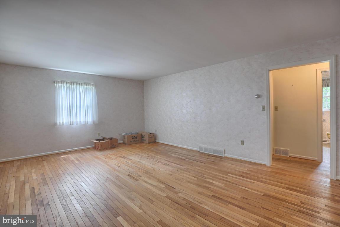 42 Center Square Road Leola, PA 17540 - Photo 6 of 36 Gallery Image 6