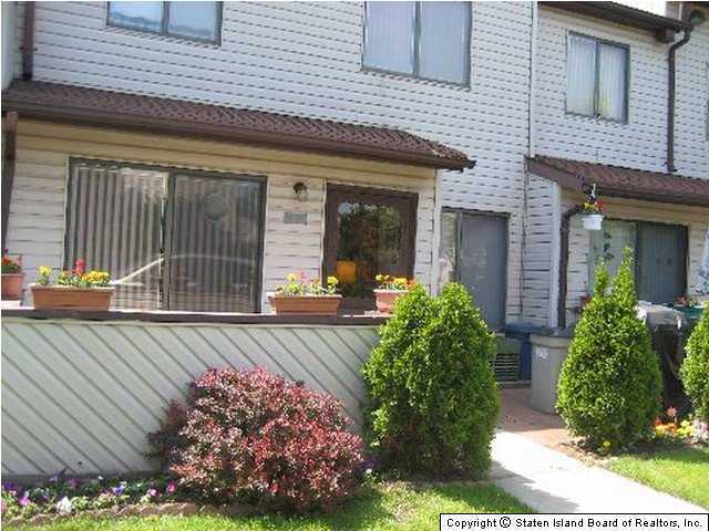 83 Selvin Loop Staten Island, NY 10303 - Photo 1 of 3 Primary Photo