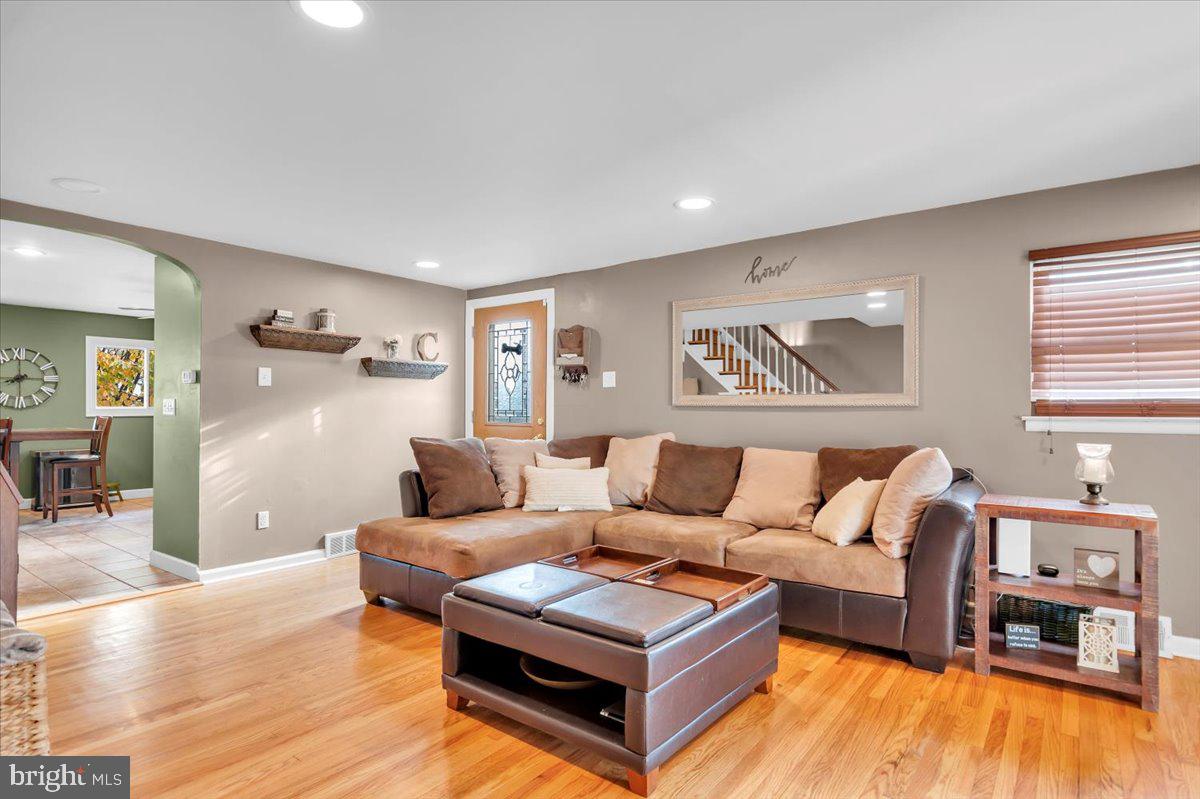 2826 Shelly Road Philadelphia, PA 19152 - Photo 5 of 24 Gallery Image 5