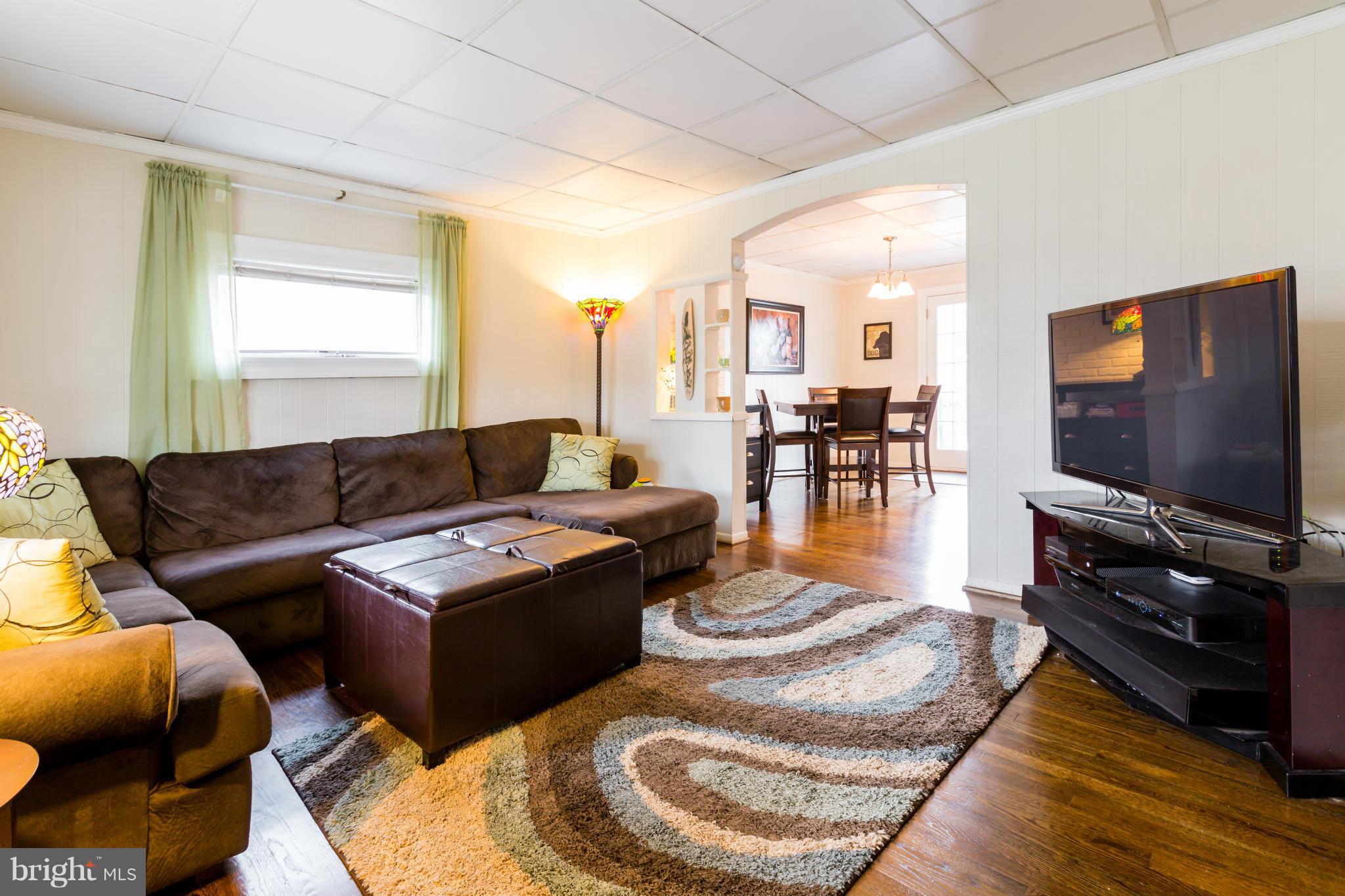 7845 Charlesmont Road Baltimore, MD 21222 - Photo 5 of 29 Living Room