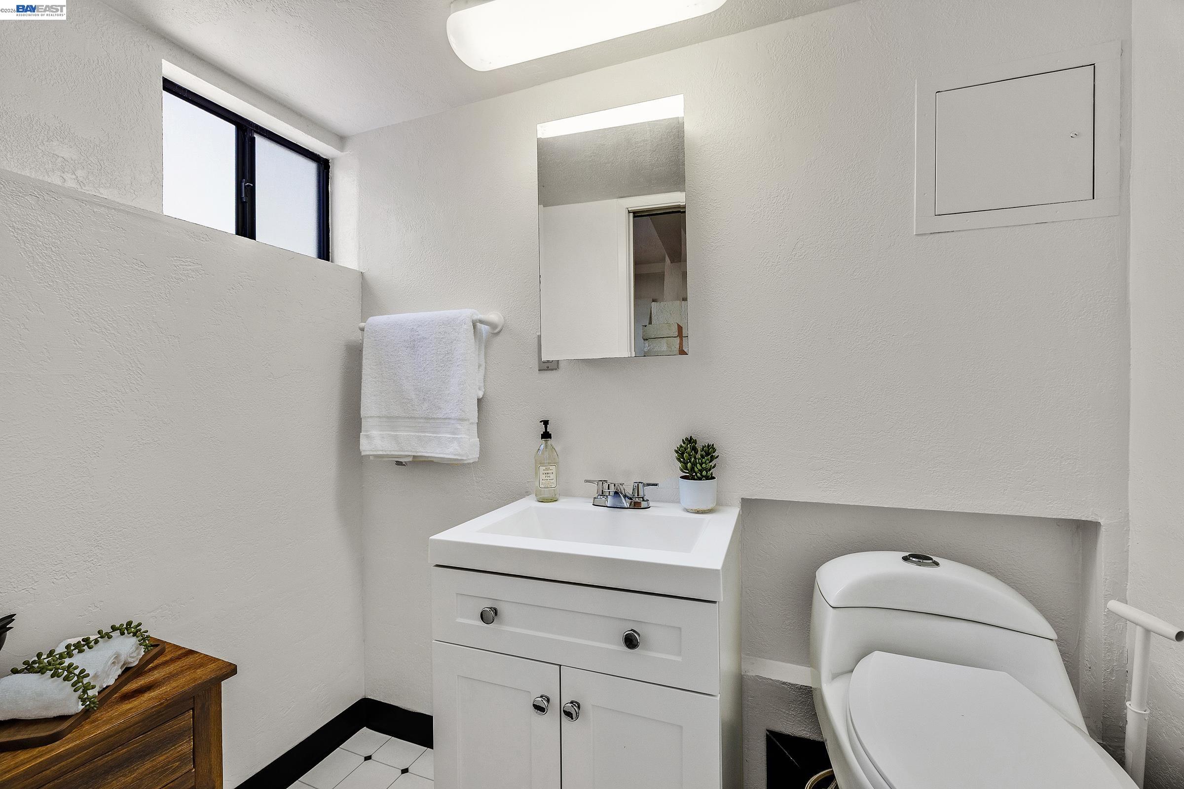 21671 ShadySpring Road Castro Valley, CA 94546 - Photo 18 of 24