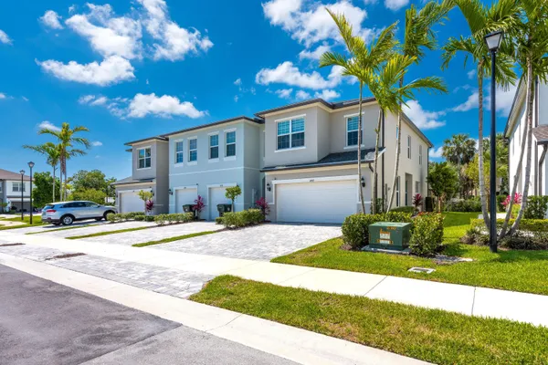 $3,400 | 6082 Carre Way, Greenacres, FL 33415